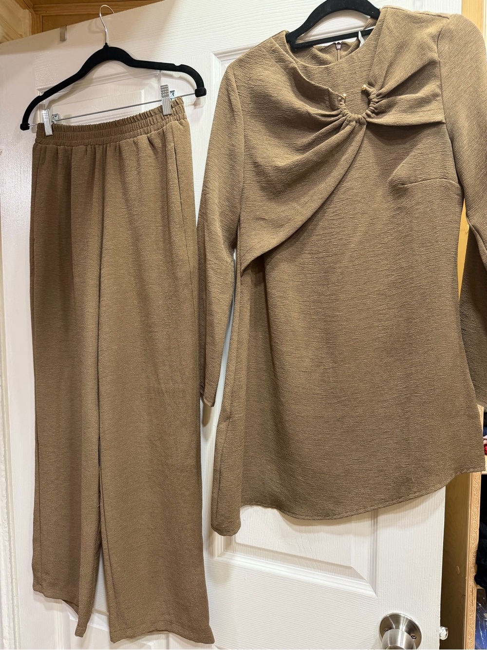 Fares wide-Leg Knit Pants and top in Brown - Relaxed Pull-On Trousers and top